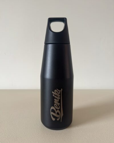 japandi minimalist rvs drinkfles mat zwart met gegraveerde naam