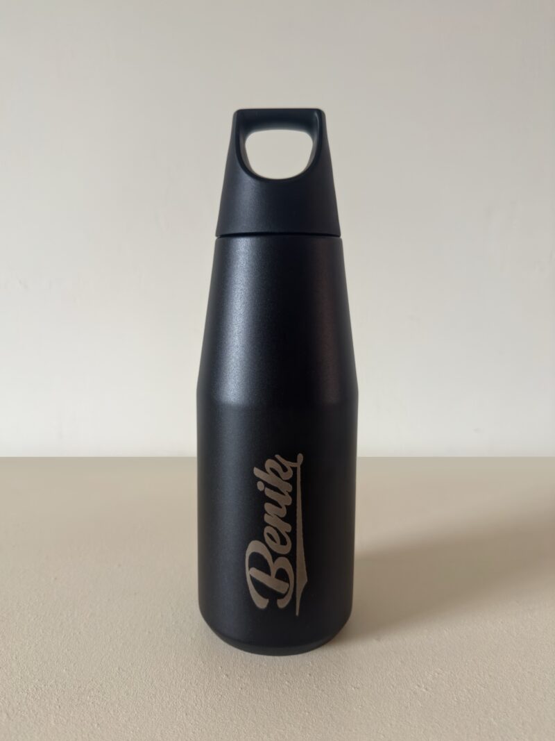 japandi minimalist rvs drinkfles mat zwart met gegraveerde naam