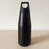Japandi minimalist zwarte rvs drinkfles