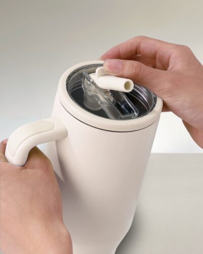 Halo One thermosfles crème wit met geïntegreerde antilek-dop – detailfoto