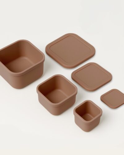 Snackdoosjes | Mokka | Siliconen | 3-Delige Set | Personaliseerbaar 9 Bovenaanzicht van snackdoosjes met open deksels, inhoud zichtbaar