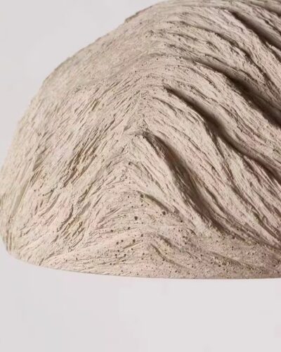 Wabi Sabi | Japanse Hanglamp | Beton | Hout 28 close-up van betonnen lampkap met natuurlijke structuur en reliëf