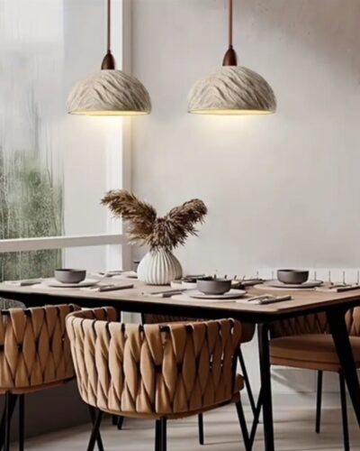 Wabi Sabi | Japanse Hanglamp | Beton | Hout 19 twee wabi sabi beton hanglampen boven een tafel