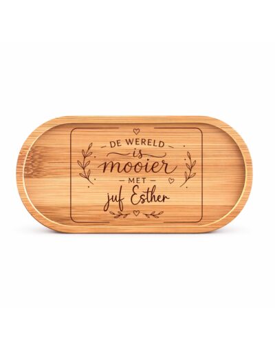 Cadeau voor de juf - bamboe serveerplankje gegraveerd met De wereld is mooier met juf