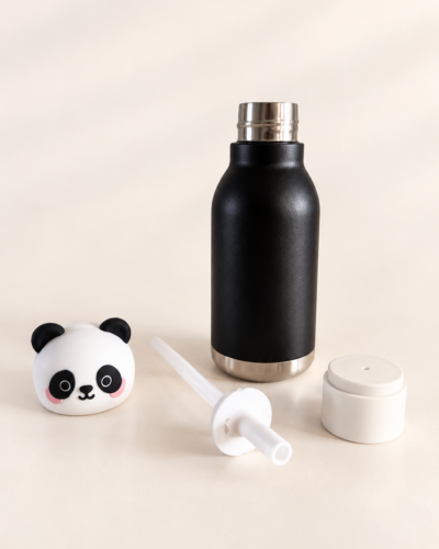 Alle onderdelen van Pablo Panda: RVS fles, rietje, pandakop-cover en dop die ook als bekertje dient