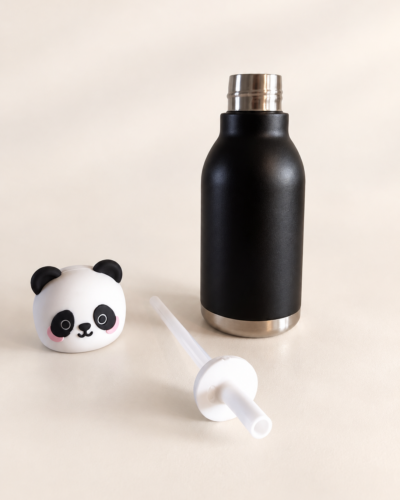 Pablo Panda kinderdrinkfles vooraanzicht met de dop en het siliconen rietje los ernaast